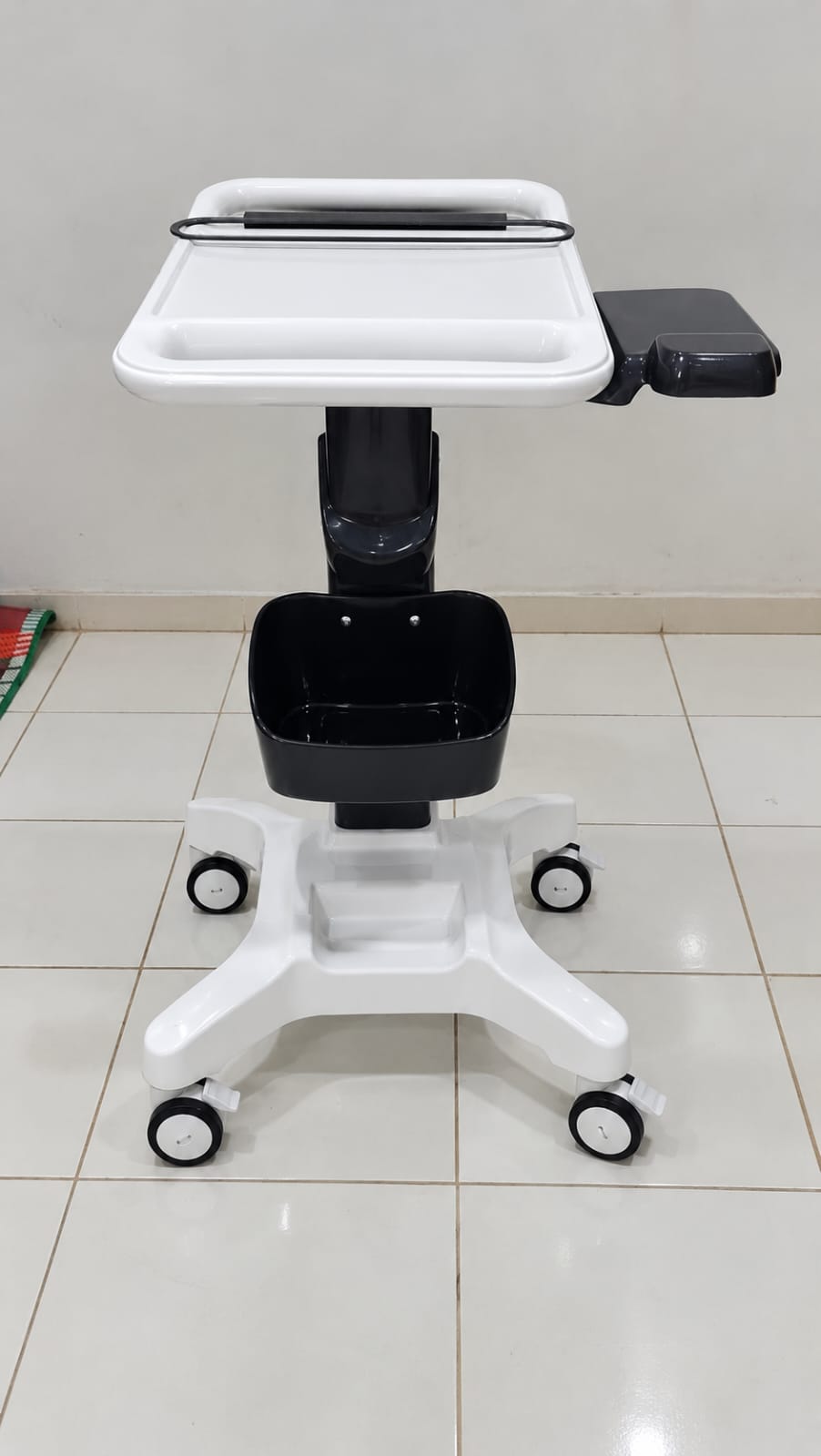 Troli Laptop Cz1 tampak depan