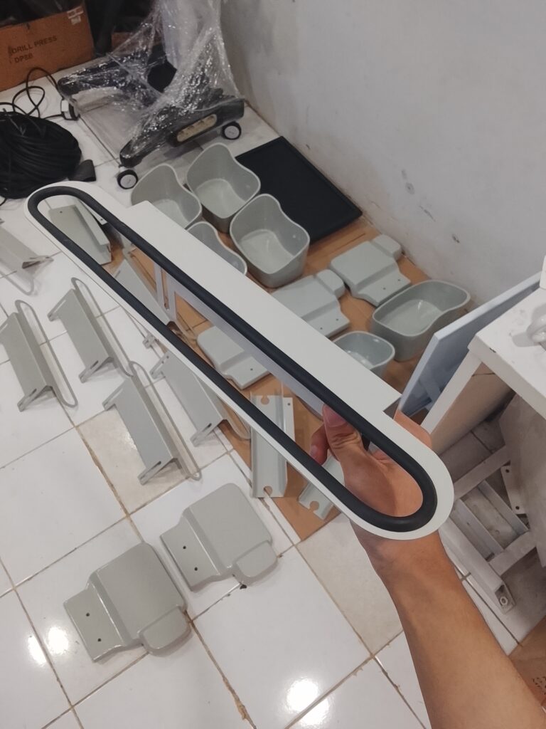 Karet untuk melapisi bagian dalam penjepit Troli laptop