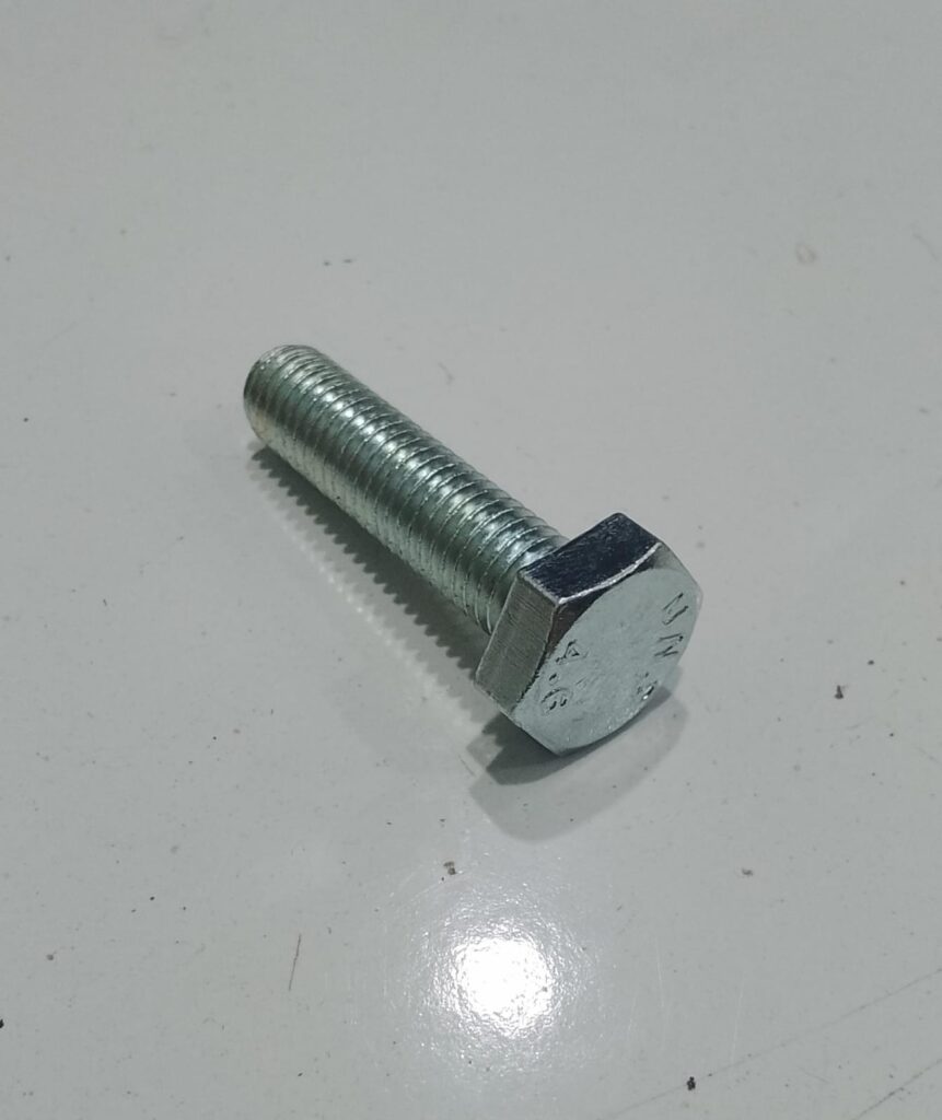 Baut hexagonal untuk troli laptop